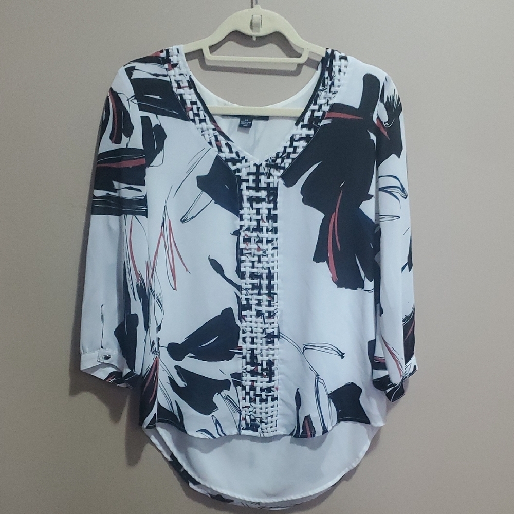 Le Chateau Stylish Women's Black and White Abstract Top Size Small